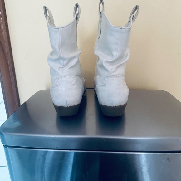 Charles Albert Girl's Modern Western Cowboy Distressed Boot with Pull-Up Tabs (L - Picture 4 of 7